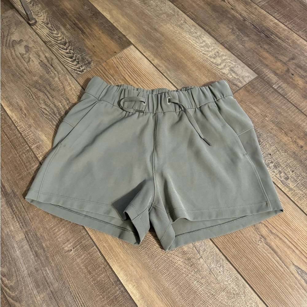 Lululemon On The Fly Short *Woven 2.5”